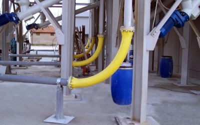 Αντιτριβικές καμπύλες TOREX EXTRACURVE εγκατεστημένες σε γραμμές αερομεταφοράς για πλήρωση σιλό
